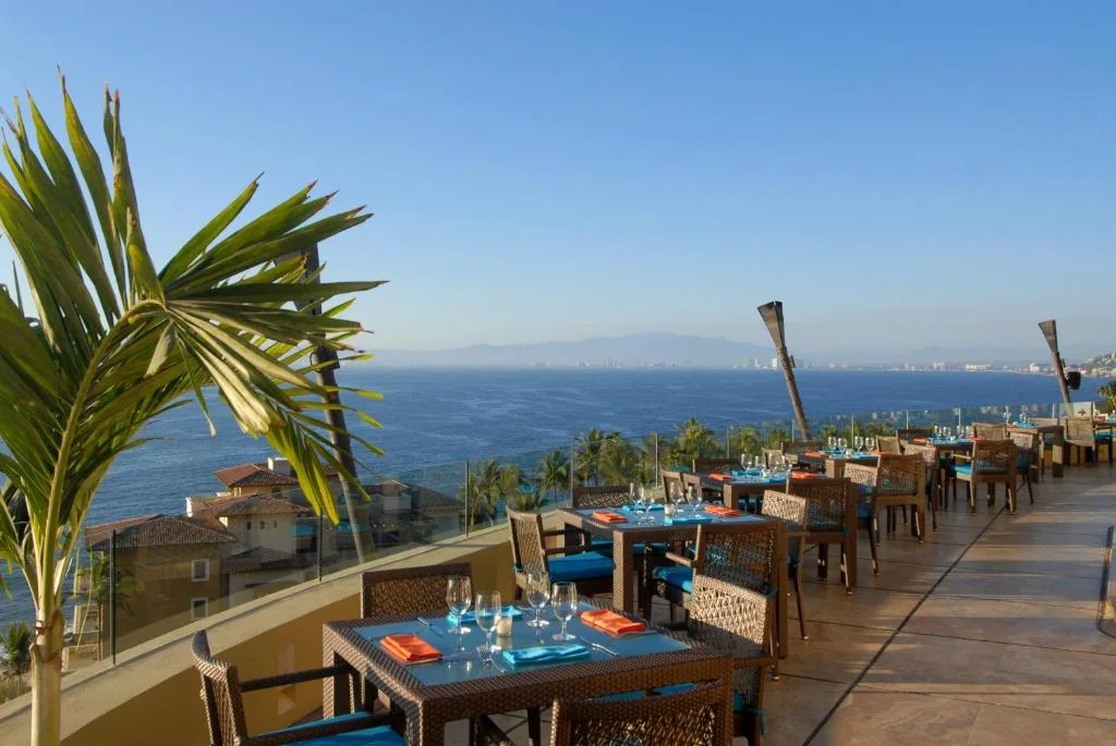 Ocean-view restaurant terrace