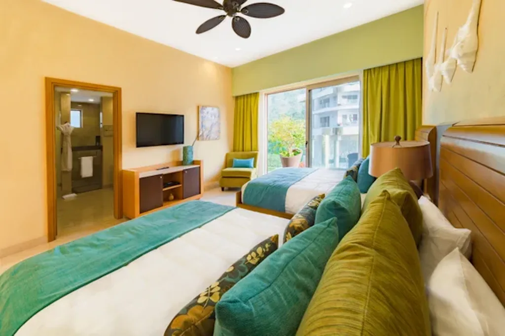 Queen bedroom with teal accents